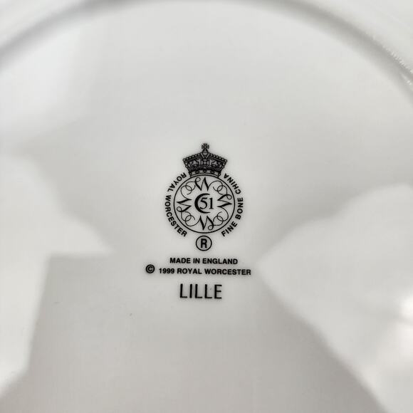 1999 Royal Worcester LILLE Bone China 9" Luncheon Plate w Blue Gold Flowers NWOT - Picture 4 of 4